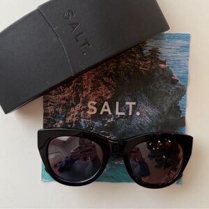 SALT OPTICS Pila Sunglasses in black with polarized lenses 53-23-142 EUC